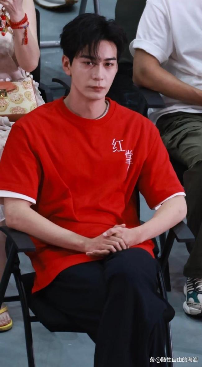 红掌开机 关晓彤陈星旭二搭引热议