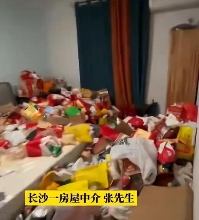 长沙一出租屋现“垃圾山”