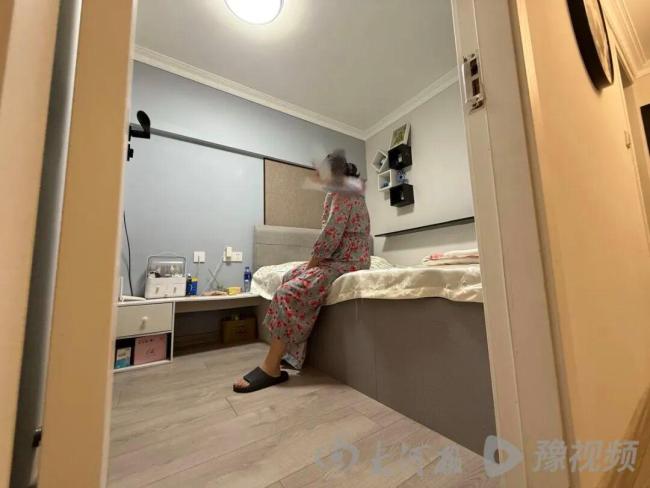 双胞胎姐姐被妹妹男友砍断手部神经 悲剧引发社会广泛关注