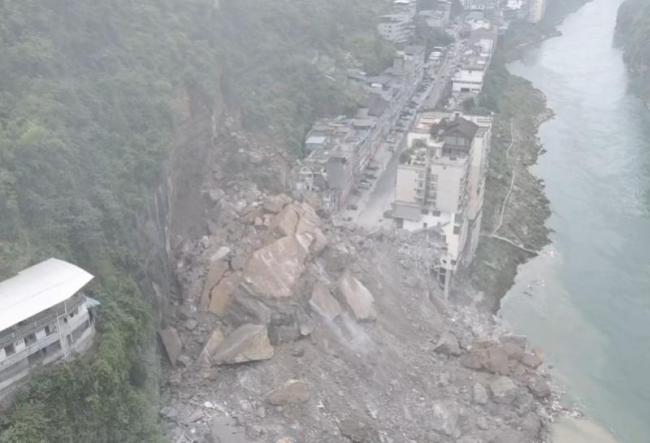 山体崩塌的重庆彭水今晚或有暴雨