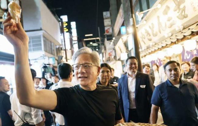 黄仁勋穿皮夹克访日 感恩之旅开启AI新时代