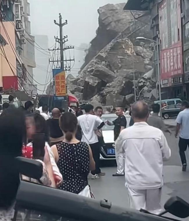 重庆彭水展开地毯式摸排搜救 全力搜寻34名失联人员