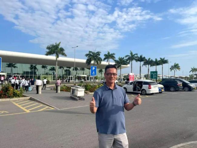 男子在非洲卖中国新能源车 开拓新大陆商机