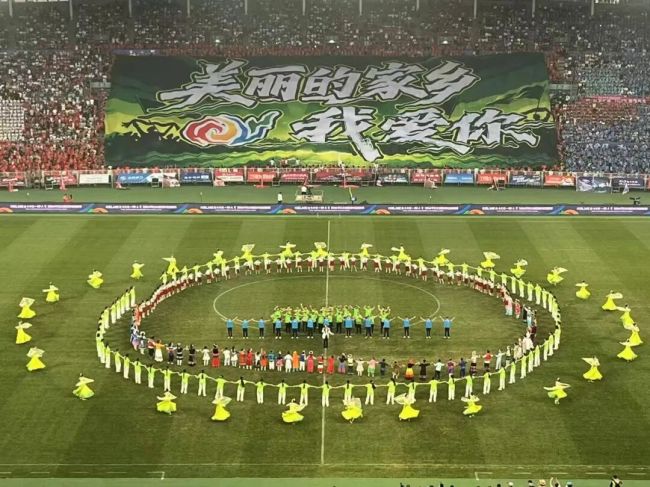 “东北超”赛前致敬一线防汛英雄 风雨同行温情涌动