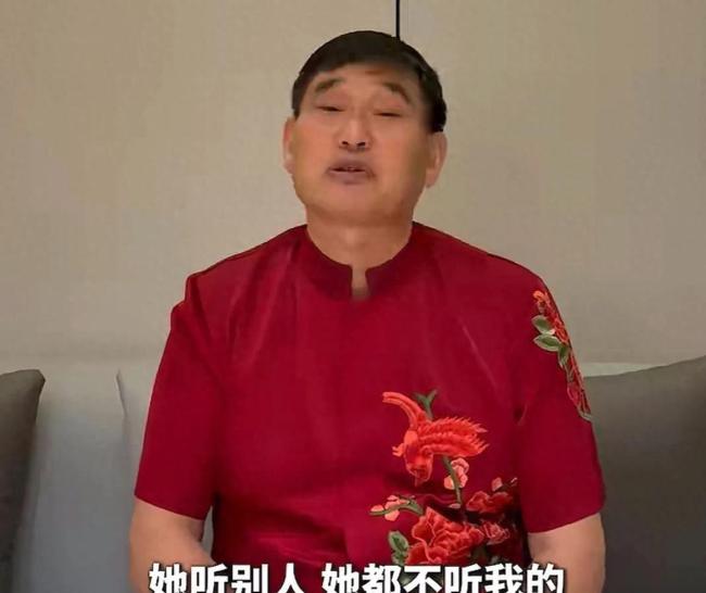 朱之文回应为阻止老婆直播摔手机 村民怂恿引发争执