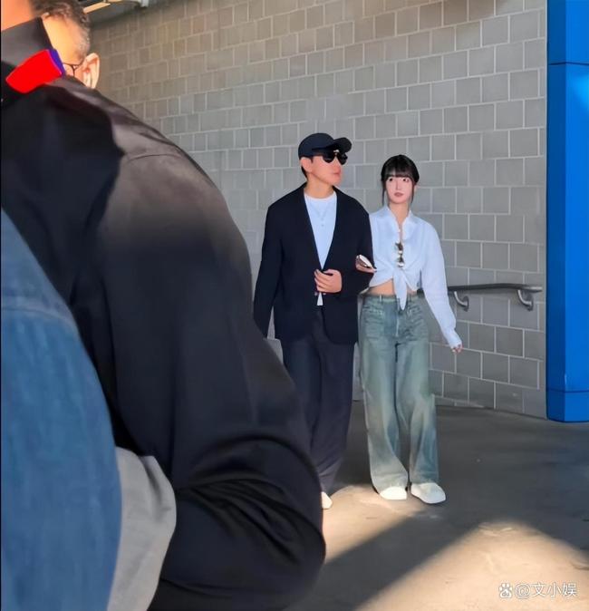 林俊杰与女友现场看世界杯决赛 甜蜜同框引热议