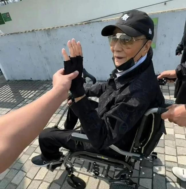 曝谢贤16日因肺炎离世 20日火葬 家人低调处理后事