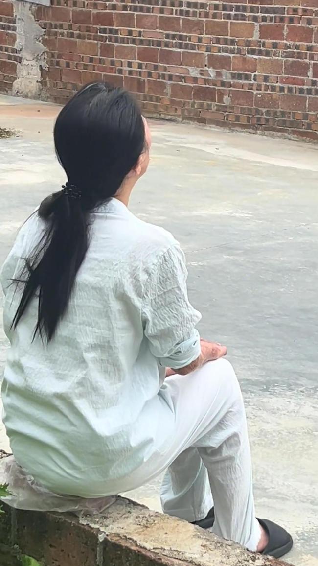 泼硫酸男子被执死刑受害人发声