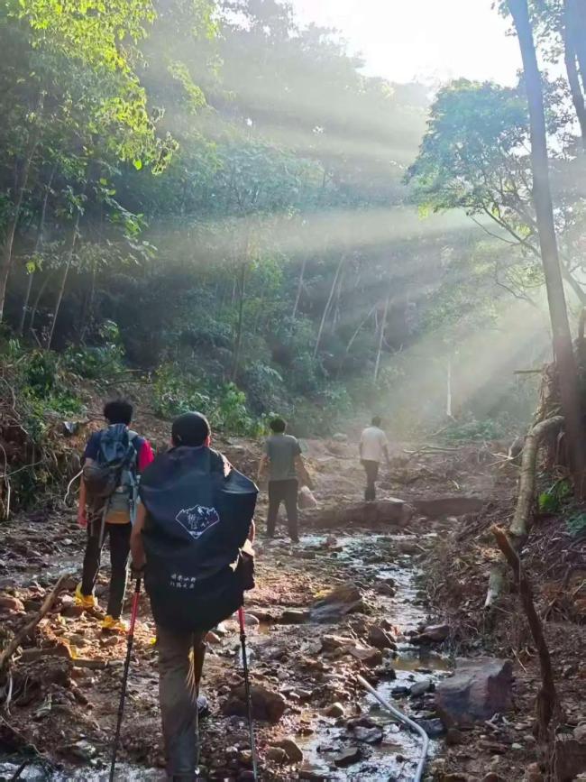 救灾小伙劳累过度去世 好友哭着回忆 最后的徒步旅程