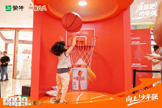 青少年篮球比赛9岁球员1米85 少年强则中国强