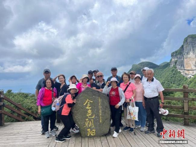 重庆逐渐兴起境外游客“消暑游” 清凉体验吸引国际目光