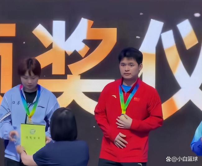 蒯曼获双冠！采访直言我很猛捂嘴大笑 国乒主力最大赢家