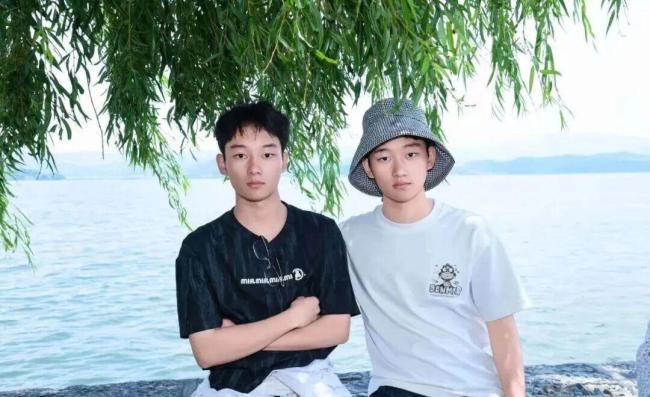 双胞胎兄弟考入北大同一专业 梦想成真共奋进