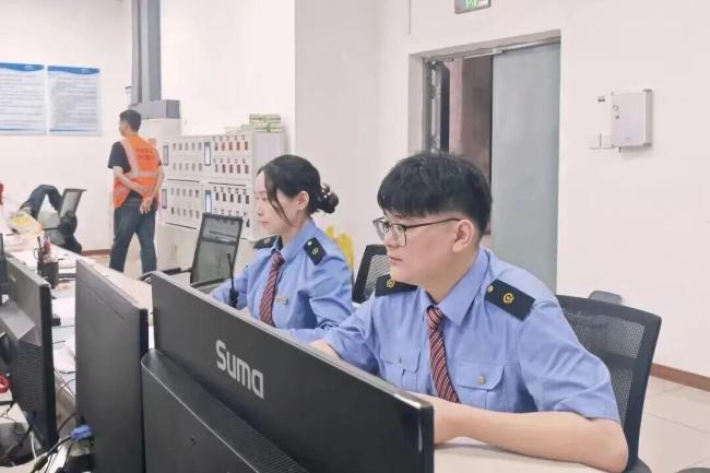 救灾志愿者去世 父亲落泪：他曾屏蔽我 29岁小伙徒步6小时背物资进灾区