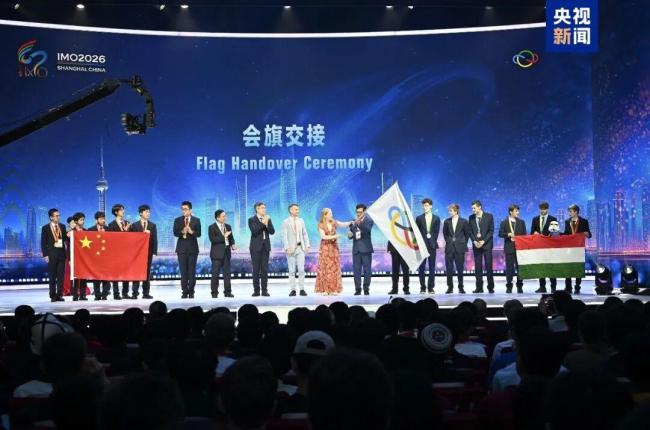 中国队获国际数学奥林匹克团体第一 六名选手全摘金