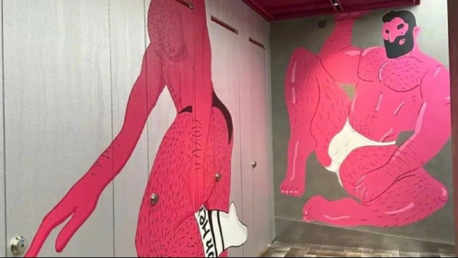 涉低俗壁画商场10年前被批尺度大 再现争议设计引发关注