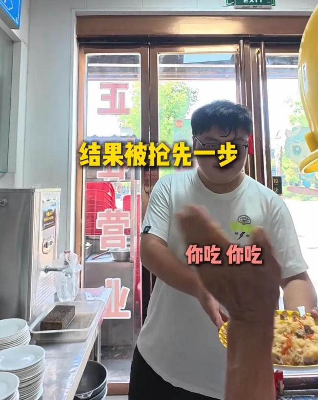 儿子新疆让饭，父亲河南供饭：这家人把“善良”端上了桌 一碗饭的传承