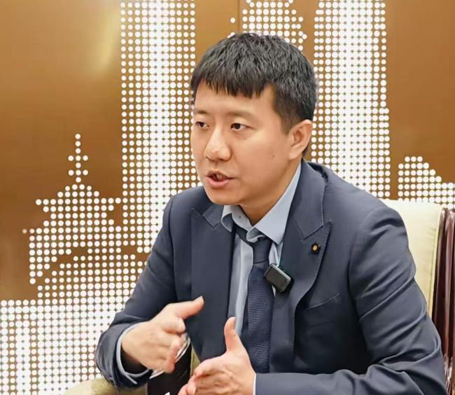 邓煜:天赋和努力都重要