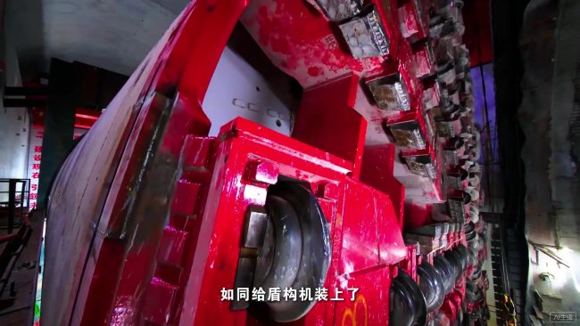 “万里长江高铁第一隧”贯通