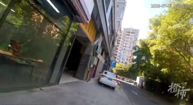 女子买300克黄金刚出门就被拦下 警方及时阻止诈骗