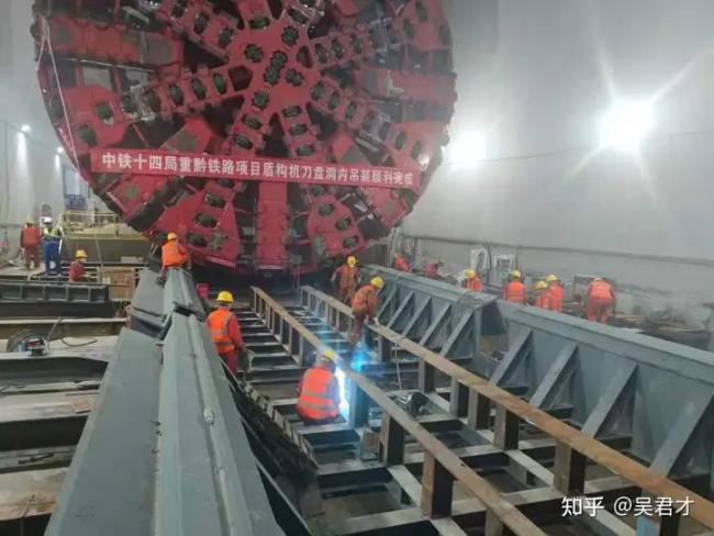 长江底下挖高铁隧道有多难 多重挑战下的工程奇迹
