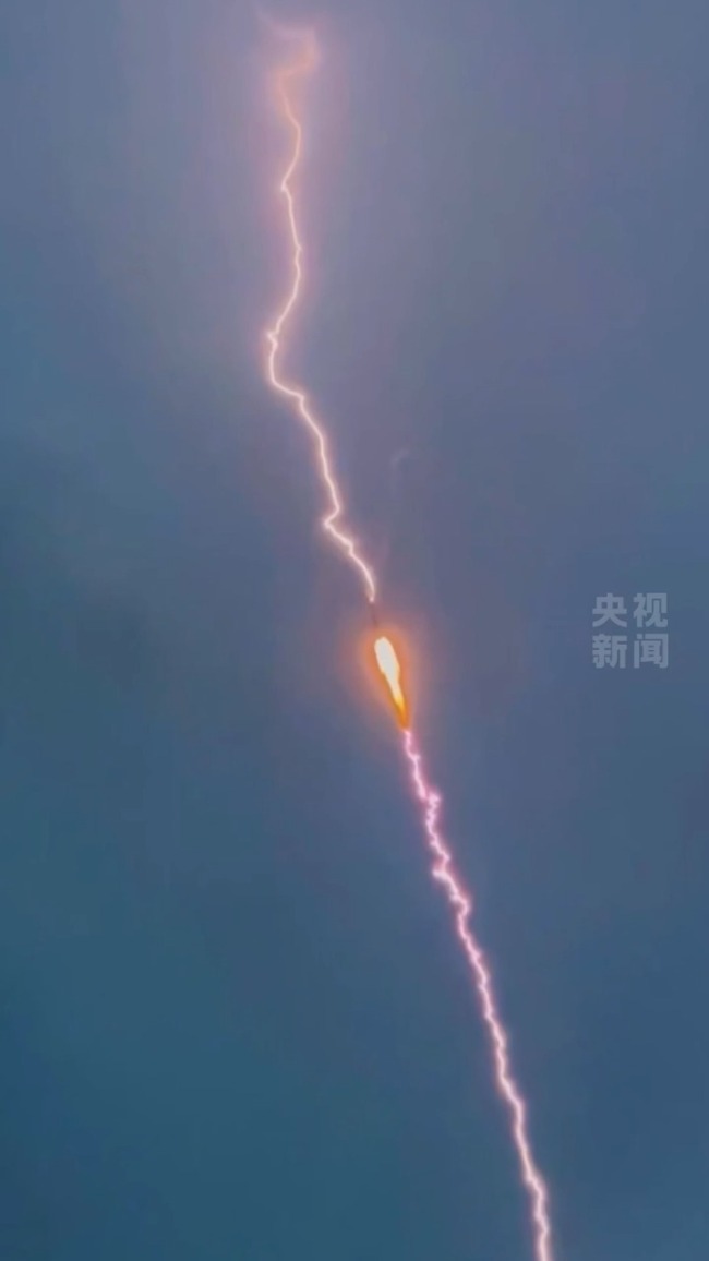 被闪电击中继续飞 中国火箭有多硬核