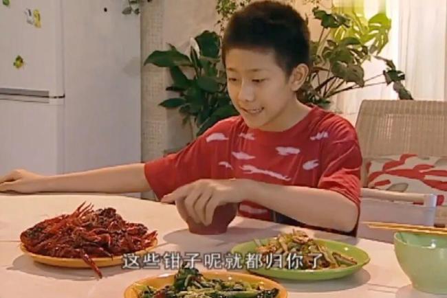 小龙虾价格腰斩 全国每人5斤才能吃完 消费热情不再
