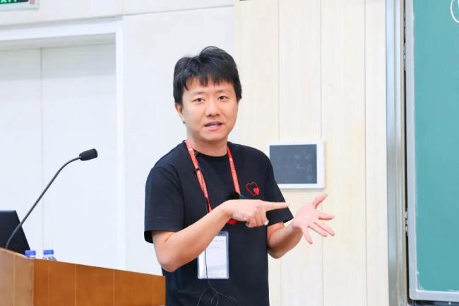看不懂菲尔兹奖的我们在激动什么 中国数学家首获殊荣