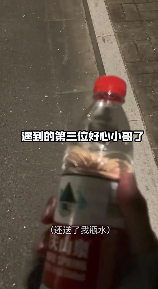 小伙从上海南京路徒步到南京上海路 8天44万步的坚持