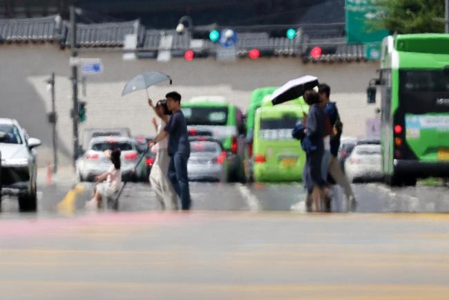 韩国气象厅发布多地最高级别高温警报