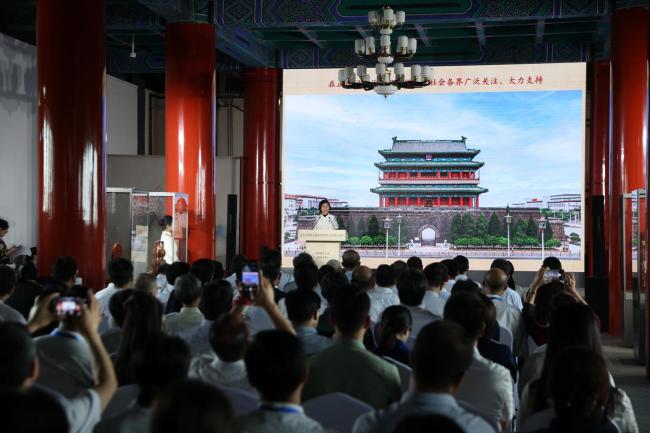 北京正阳门城楼时隔6年重开 中轴线新地标迎客
