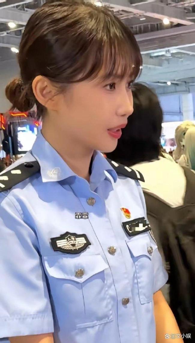 比邱淑贞女儿还像邱淑贞的女警 港风美人再现街头