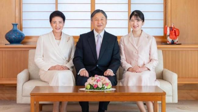 日本最新民调：高市内阁支持率创新低，超8成民众接受女天皇 修法争议加剧