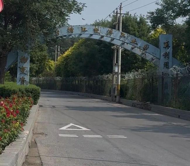 北京一小区周边不定时传来腐臭异味，居民何时能放心开窗？ 十年困扰待解