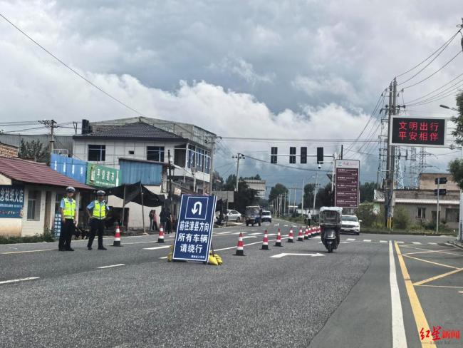 门票8元的露营胜地和突如其来的山洪 悲剧中的生死救援