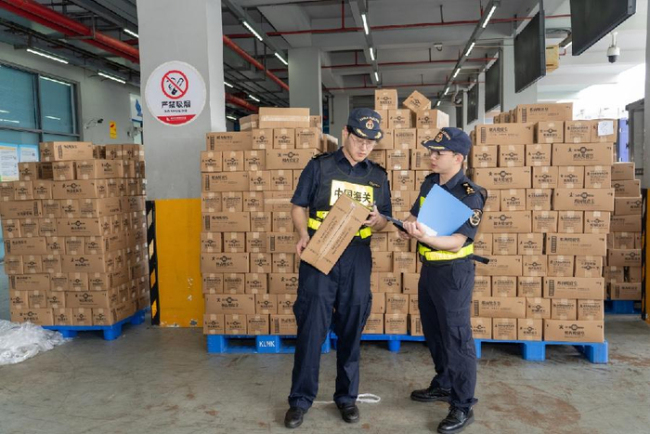 港珠澳大桥口岸上半年外贸增长超4成 跨境电商强劲助推