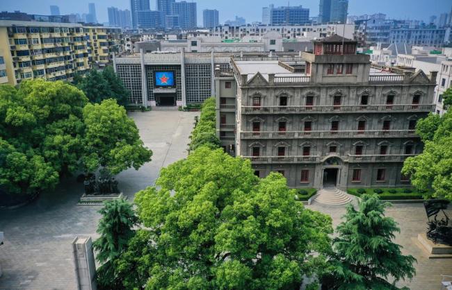 南昌八一起义纪念馆参观者络绎不绝 红色记忆吸引众人
