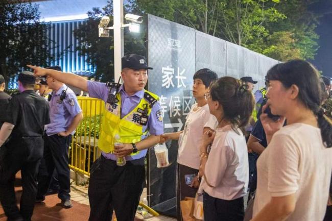 时团演唱会安检员全员女性