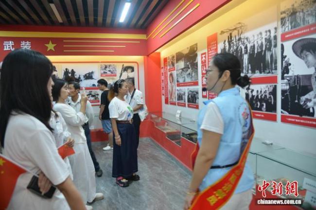 三亚西岛“海霞”这样过八一 巾帼英姿守护海疆