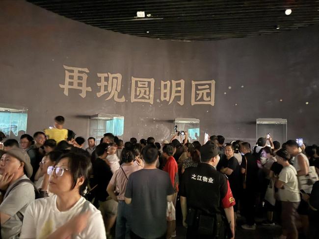 杭州圆明园兽首展首周客流爆满 观众热情高涨