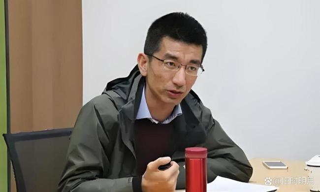 东方甄选前CEO首播 热度超董宇辉 新摊子引发关注