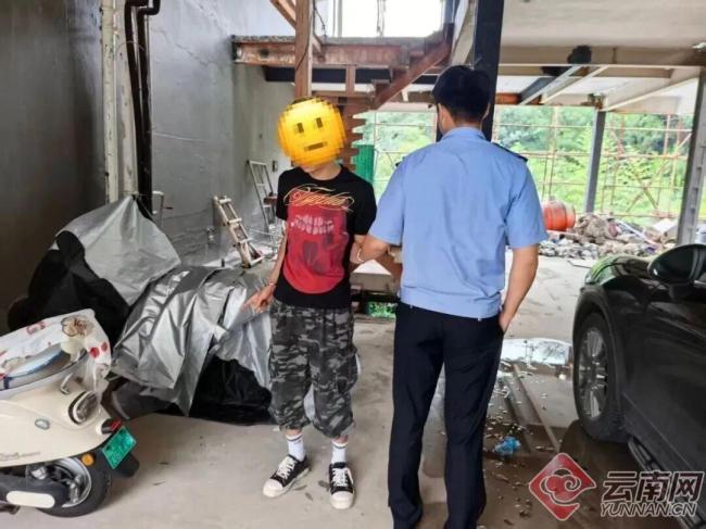 两男子昆明偷盗被监控记录 豪车攻略失效