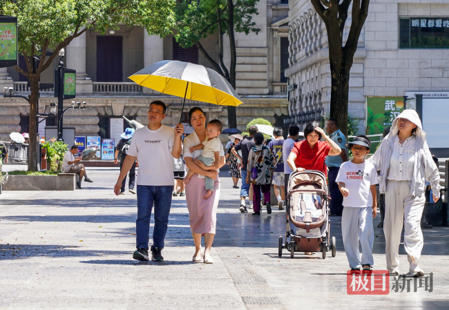 高温挡不住武汉暑期出游热潮 江城夏日文旅活力显现