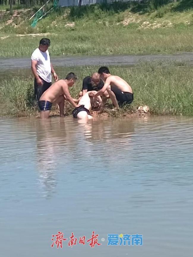 济南四名市民合力救溺水男子 危难见真情