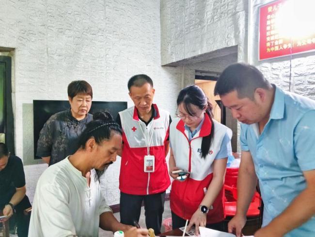 老夫妻先后捐献遗体角膜