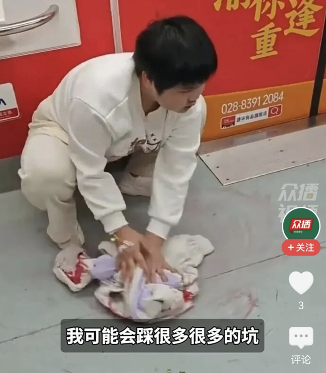 李亚鹏向地铁吐血女孩捐99999元！