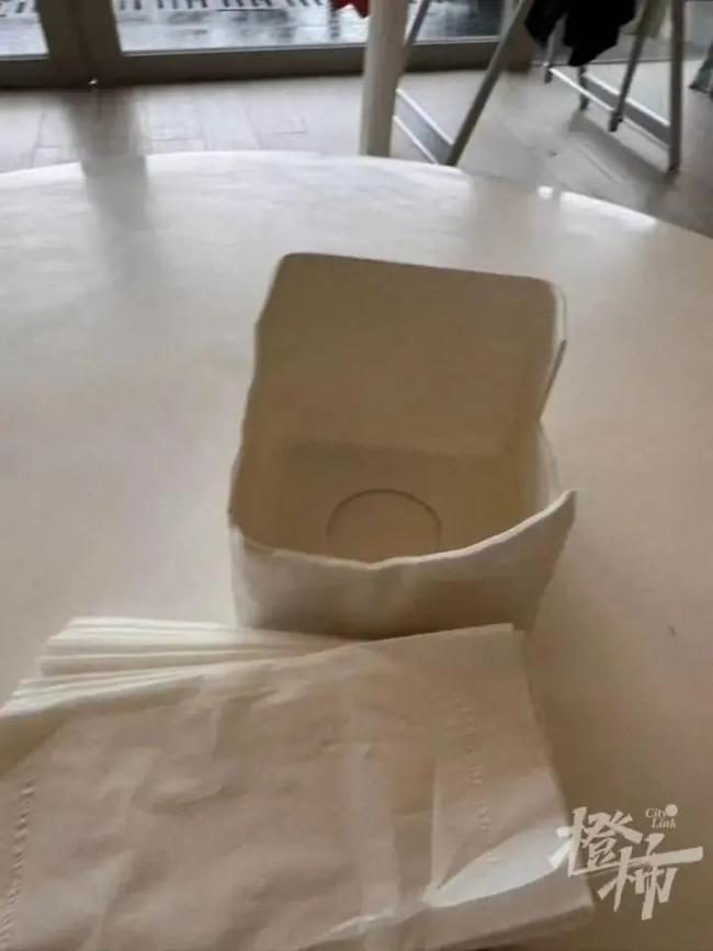酒店称摔坏纸巾盒是骨瓷品