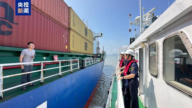 台风逼近 闽浙多地停工停航 关注“白海豚”最新动向
