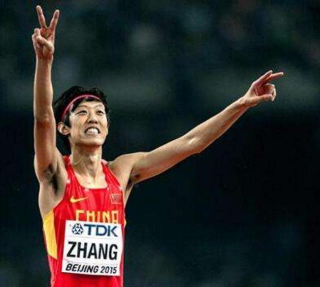 张国伟参加快乐向前冲 跨界挑战生化赛道