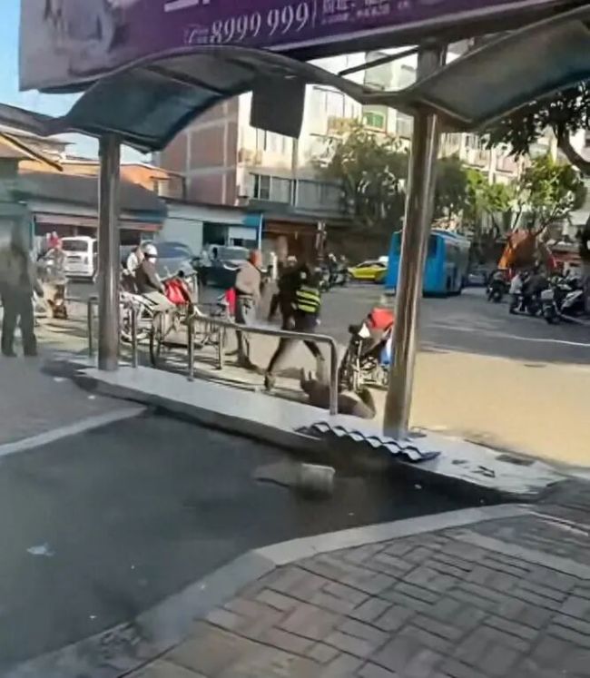 老人离世案亲属质疑记录仪 家属要求查看未果